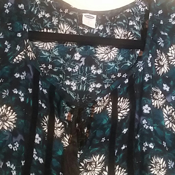 👕🔹 Size S; Old Navy Blouse - Picture 3 of 4